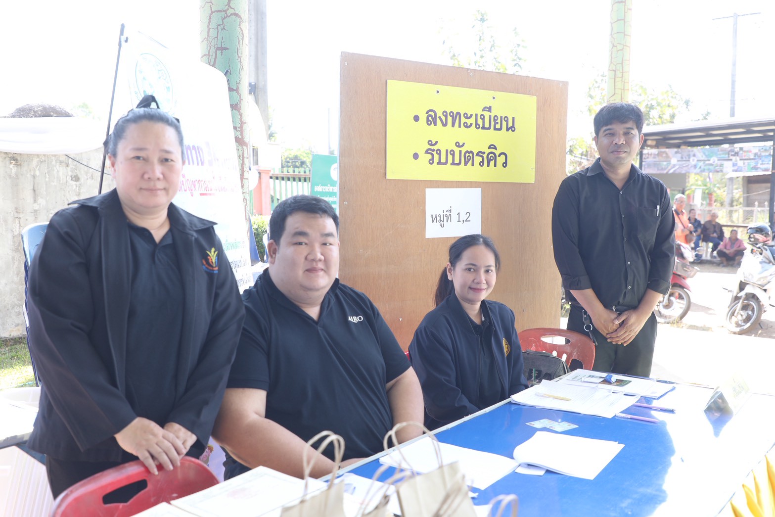 title - ชาวน้ำยืนเฮ ส.ป.ก. ขนทัพบริการถึงที่ ต.เก่าขาม ลดค่าใช้จ่าย ยื่นขอออกโฉนด - ปรึกษาปัญหากฎหมาย ครบจบในที่เดียว